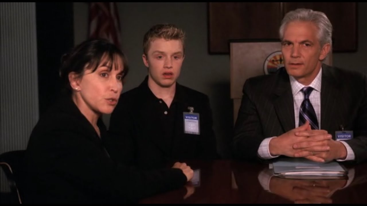 Noel Fisher | Brian DuBois/Jessie Andrews - Medium 2x15 (scene 5)