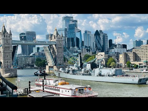 British Royal Navy’s HMS Sutherland F81 leaving London 🇬🇧