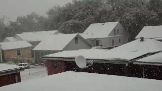 preview picture of video '(New Orleans) Chalmette, Louisiana  Rare Snow 12-11-2008'