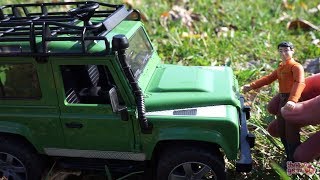 Bruder Джип Land Rover Defender (2590) - відео 1