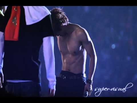[Fancam] 120204 BEAST Dongwoon -  Take off shirt OMG* @ 2012 Beautiful Show