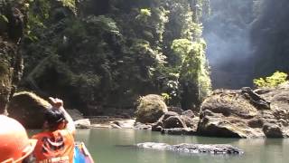 preview picture of video 'Myra's Laguna River Boat Trip - Playing at Pagsanjan Falls  Part 3'