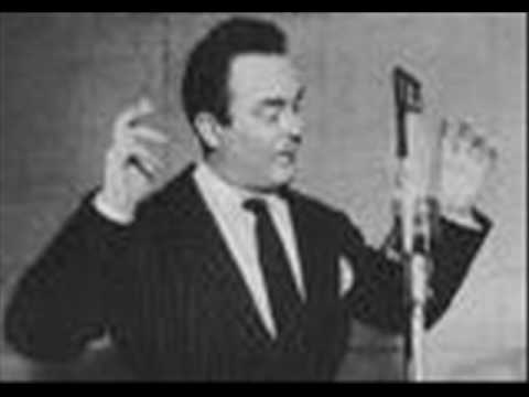 NUBES DE HUMO / ALBERTO CASTILLO