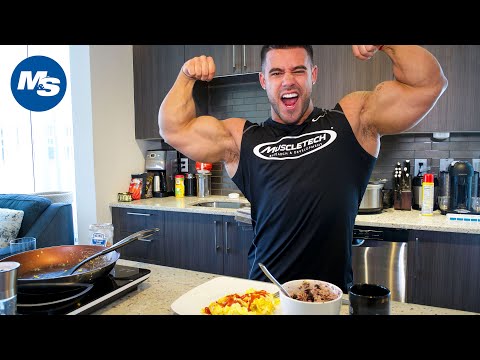 What Bodybuilders Eat For Breakfast | Santi Aragon's 8 Minute Meal