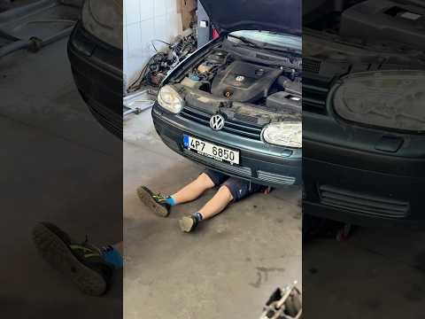 Když přijde šéf na kontrolu, všichni makají naplno! #bezkomprese #autoservis #práce