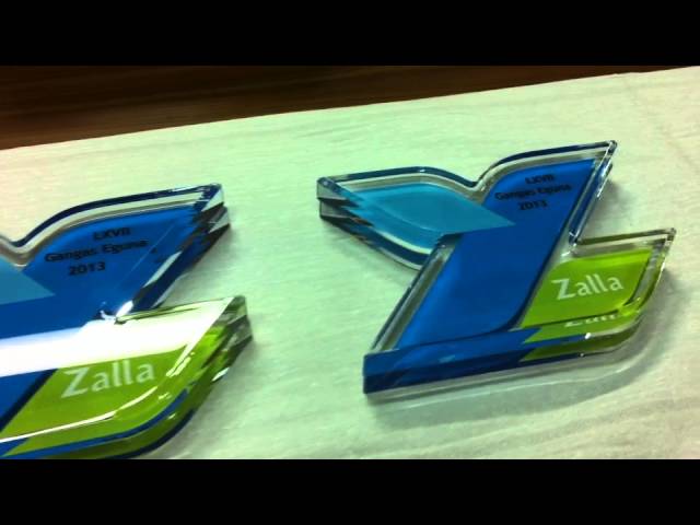Vídeo relacionado con Trofeos Martínez - Trofeo de metacrilato Impreso a Color Personalizable con Base mármol. (19cm)
