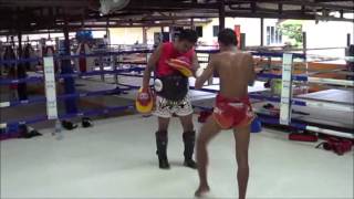 preview picture of video 'Tepwarit Rawai Muay Thai training with Tuk'