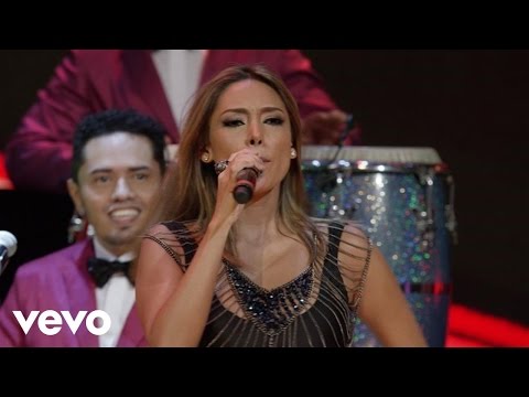 La Sonora Dinamita - A Mover La Colita ft. Marilé