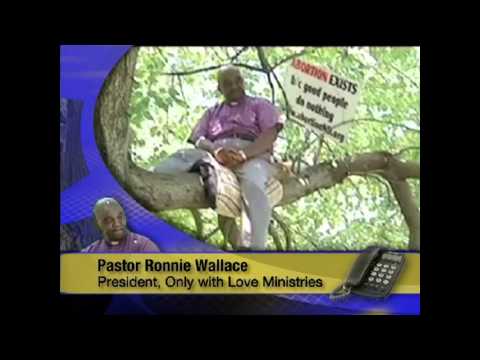 Pastor climbs tree to evangelize at abortion mill