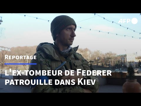 Loin du tennis, l'ex-tombeur de Federer garde Kiev en treillis et kalachnikov | AFP