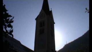 preview picture of video 'Ried im Oberinnal in Tirol (A) - Pfarrkirche St. Leonhard'