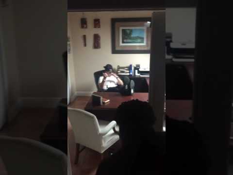 J Álvarez detras de las cámaras tzetv