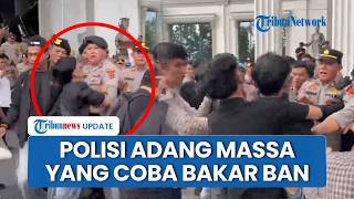 Ketegangan Warnai Aksi Unjuk Rasa di Jambi, Polisi Adang Mahasiswa yang Coba Lakukan Aksi Bakar Ban