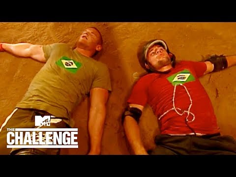 Derrick v. Wes in Pole Wrestle 🤼‍♂️ One of the Best Eliminations in Challenge HISTORY | The Duel
