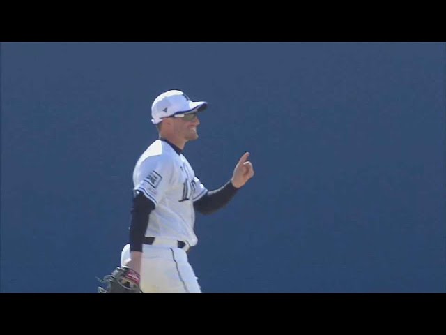 【春季キャンプ】ライオンズ新外国人・ペイトンが難しい打球を華麗にスライディングキャッチ!! 2023年2月21日 埼玉西武ライオンズ