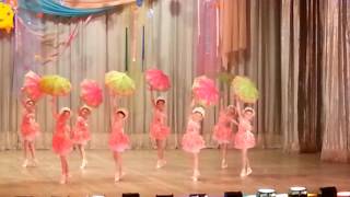 Танок сз парасольками