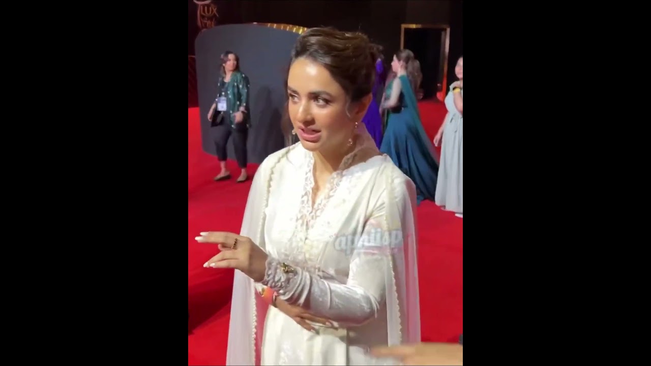 Lux style award 2023💥yumna zaidi looking beautiful in show💖#meerasim