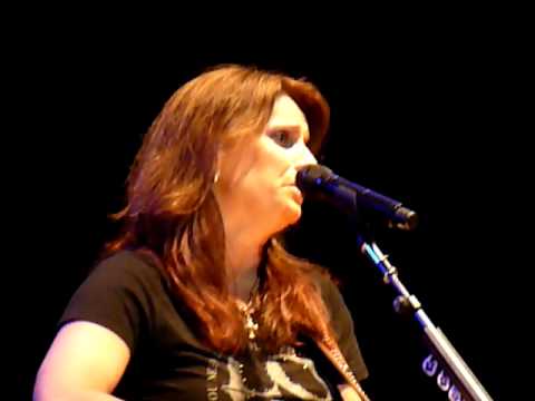 Terri Clark "Better Things to Do" (Extra Verse) Live