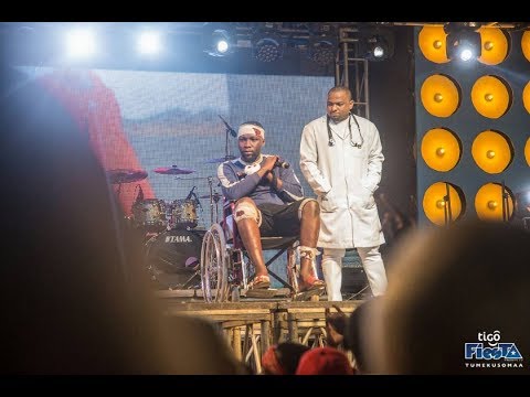 Roma Akumbushia Alivyotekwa Tigo Fiesta Classic Mbeya, Apandishwa Jukwaani kwa "Wheelchair"