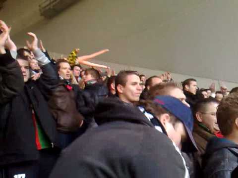 Zusje Nicky Hofs in uitvak bij v!t€$$€ - NEC Nijmegen