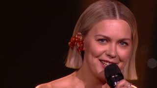 Video zu 'Stay' ansehen