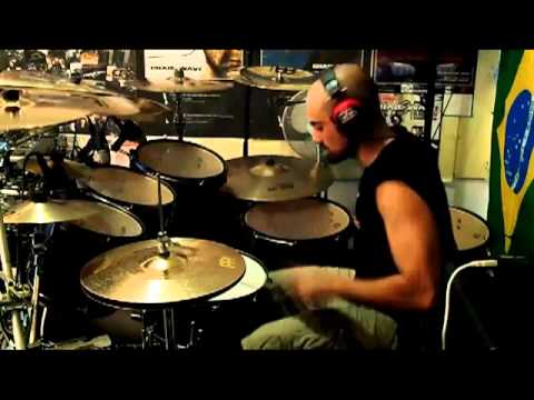 Raphael Saini playing along to a Derek's Roddy track taken from "Evolution of blast beats"