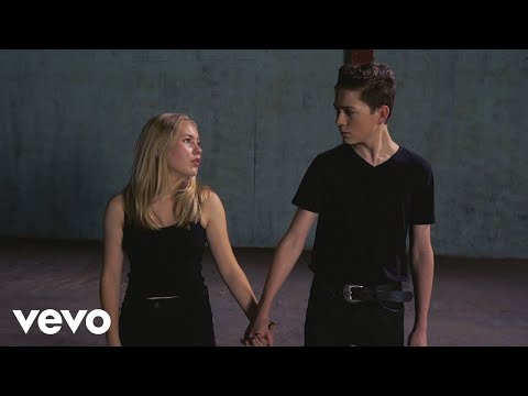 download lagu mp3 mp4 Dakota Lotus, download lagu Dakota Lotus gratis, unduh video klip Dakota Lotus
