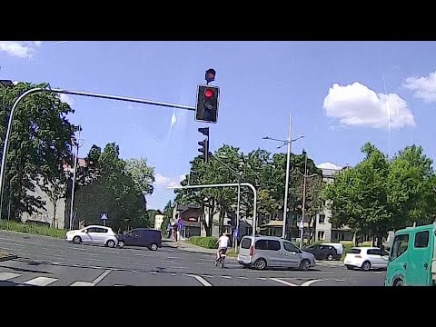 Częstochowa - przejazd rowerzysty na czerwonym - 08.06.2021r.