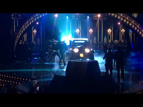 BECKY G FT BAD BUNNY - “MAYORES” | Latin American Music Awards 2017 LIVE