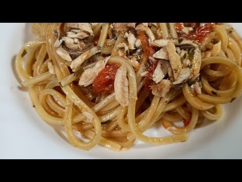 Questi spaghetti al sugo di acciughe fresche li farai tutta l'estate 😋