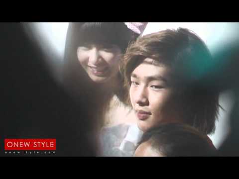 [FANCAM] 101106 Onew's gorgeous smile @ MC