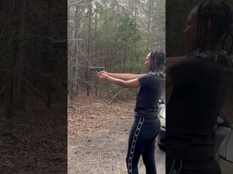 My Gf First Time Shooting My Glock 22 gen 4 40 cal 🔥😨 #subscribe #shorts #edc