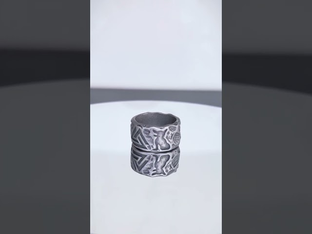 Vídeo relacionado con Auriselle Anillo vikingo para hombre con diseño de dragón volador ajustable, joya retro punk hip hop gótica unisex vintage, regalo de cumpleaños/Navidad para hombres, niños y mujeres