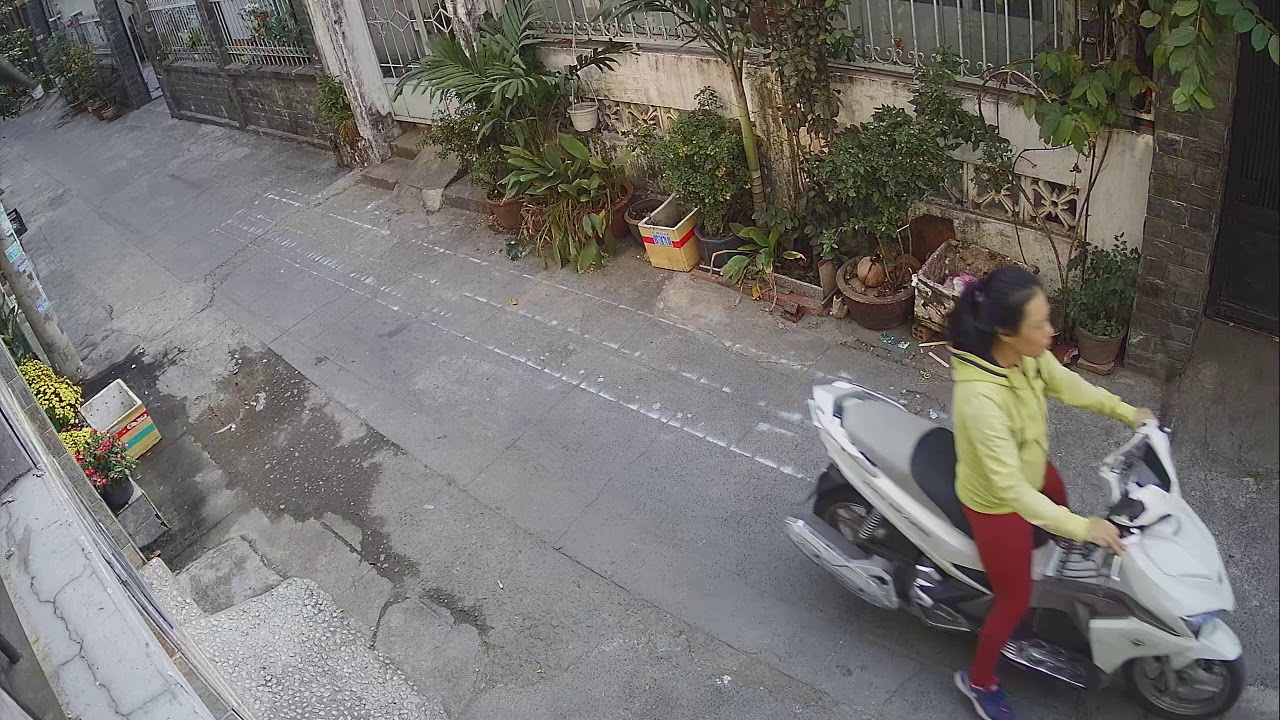 Hikvision HD-TVI 5MP Turret Camera Test Footage (same range)