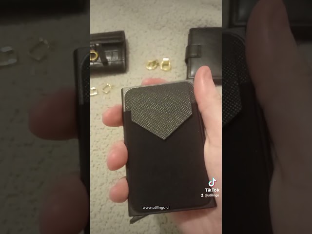 Vídeo relacionado con AYCLIF Tarjetero para Tarjeta de Visita, Soporte de Tarjeta de Crédito de Cuero PU, Estuche de Identificación de Acero Inoxidable Ultrafino, Hebilla Magnética, Azul