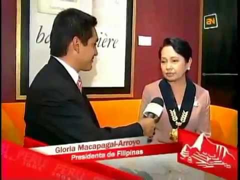 Presidenta de Filipinas Gloria Macapagal Arroyo hablando español