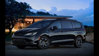 FAMILY CAR - 2019 Chrysler Pacifica Hybrid gets blackout treatment