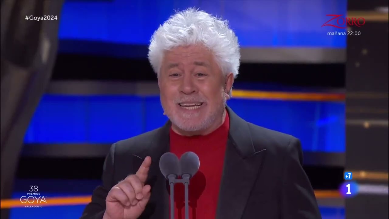 Pedro Almodóvar ubicando a los señoritos en los Premios Goya
