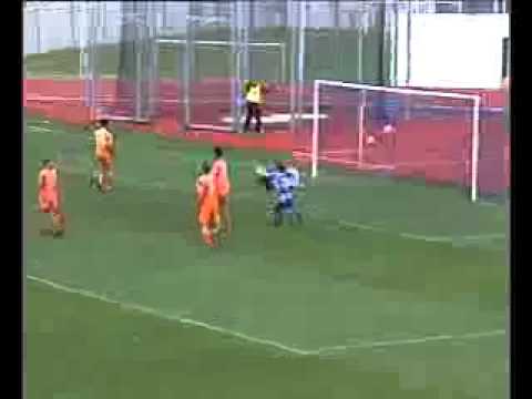 EL POLIDEPORTIVO EJIDO SUFRE UNA PÉSIMA PRIMERA PARTE...