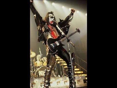 Gene Simmons 2018 Interview with Sweetwater "Three Continents Booked"