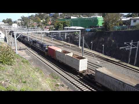 Two NR's and Three 82 class lead PN 2BS6 - 30/4/19