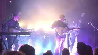 The Elwins - Bringing Out The Shoulders (live)