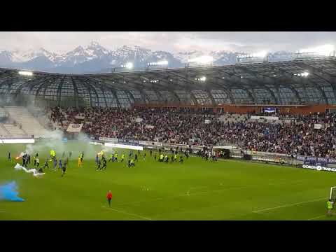 Les Ultras du Grenoble attaquent les joueurs de Sannois Saint-Gratien 11/05/2017