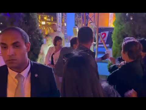 Փաշինյանն արհամարեց իր ընտրողներին, ովքեր ծրարներով մոտեցել էին