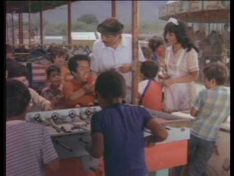 El Rey de Monterrey - Capulina esta en busca de un enano en un circo lleno de chicos.