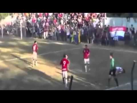 Paraguayan footballer kicks referee in the face during melee Hahaha