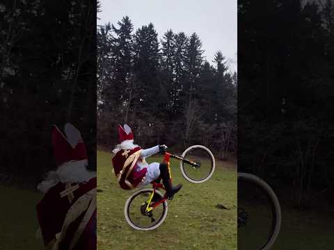 Nikolaustag in Österreich 🎅👺🚴 😂 schaut selbst #nikolaustag #nikolaus #krampus #mtb #funny #video