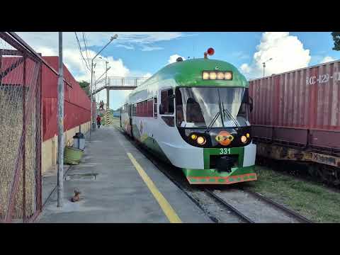 Ferrobus llegando y saliendo de la estación Suárez Arana, Puerto Suárez_Paradero.