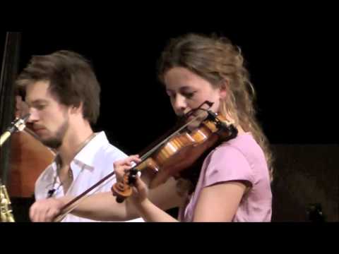 Large Ensemble dirigiert von John Hollenbeck, Fabiana Striffler Violine, Shaking Piece