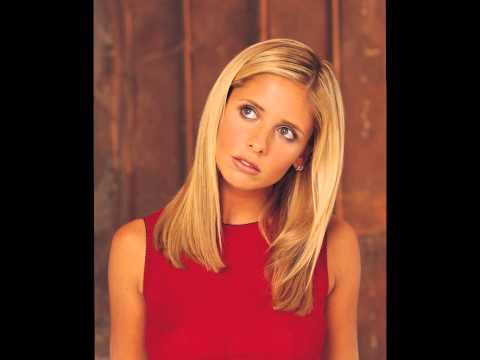 L Presents - Sarah Michelle Gellar